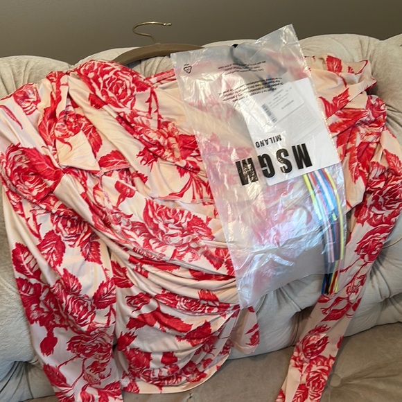 Red Floral Print Fabric - Picture 1 of 2